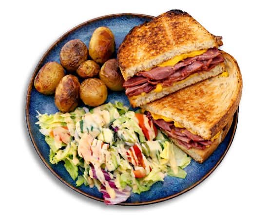Grilled cheesy toast pastrami - Boulangerie Le 111